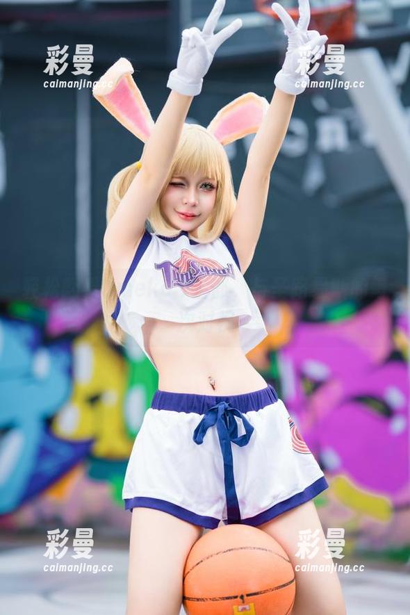 轻松翻看Umeko J全部，与圣路易斯的每次对视
